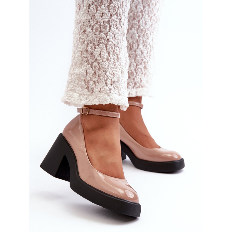 Décolleté in vernice con tacco massiccio, Effiba beige scuro 2