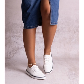 Sneakers Biserka traforate bianche e blu navy bianca 1