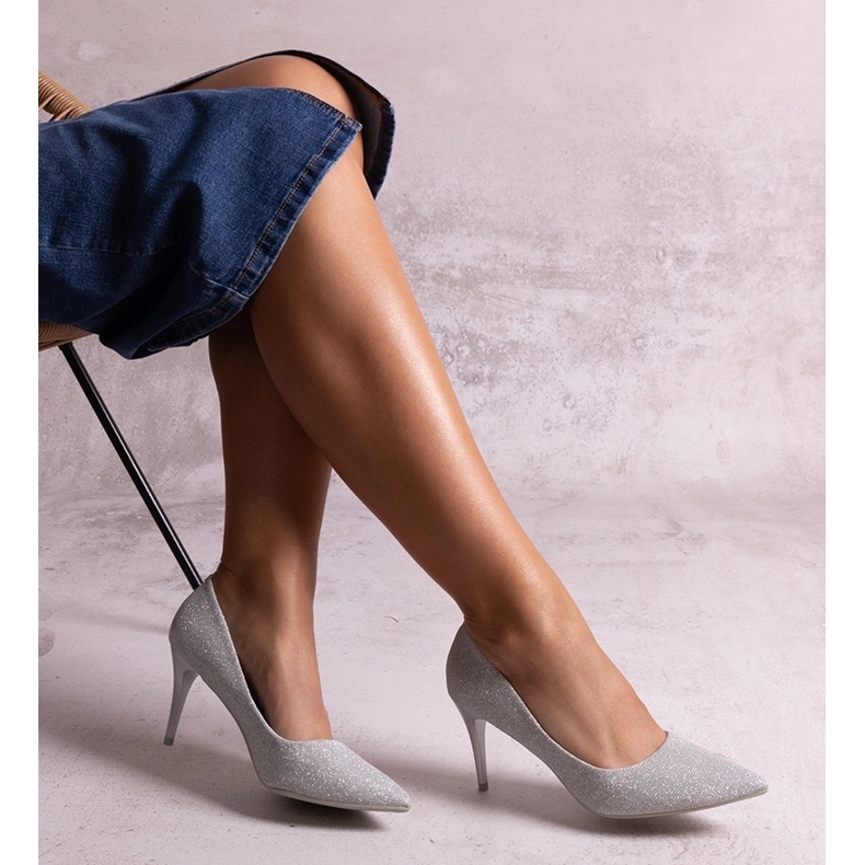 Scarpe con tacco in glitter argento con inserto in pelle Makaya d'argento 1