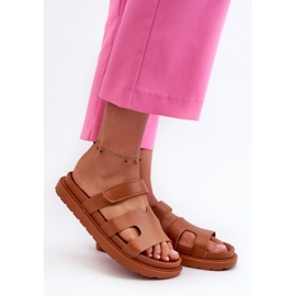 Infradito da donna in ecopelle con velcro Camel Silaka marrone 1