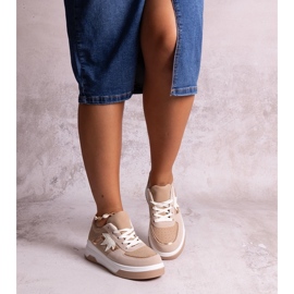 Sneakers beige con inserto a specchio di Kollins 1