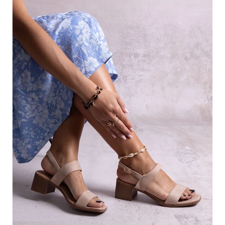 Sandali Yakota beige con tacco alto 1