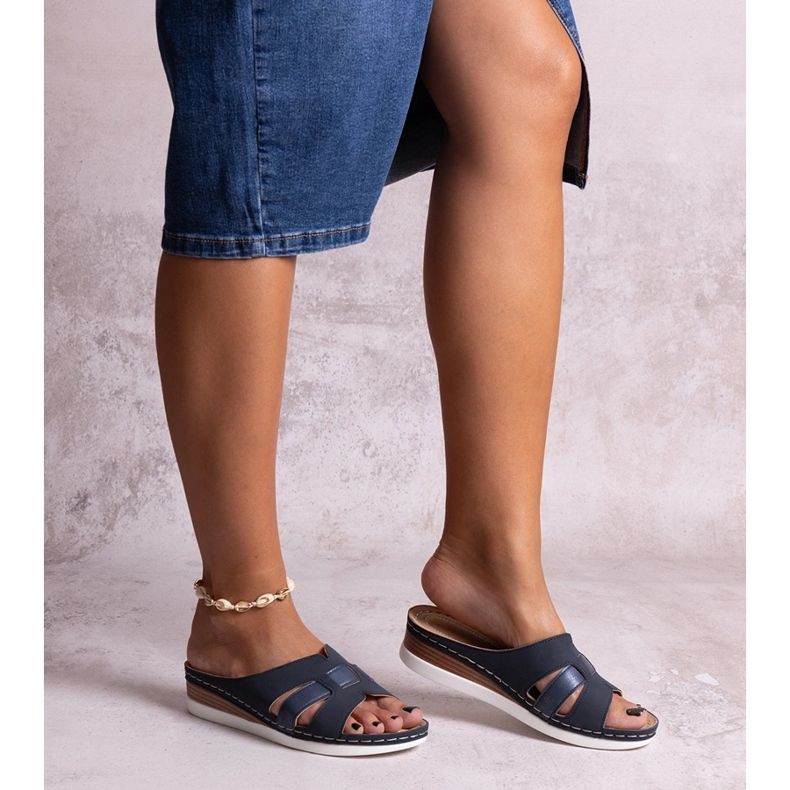 Mules leggeri blu navy con zeppa bassa di Mifsuda 1