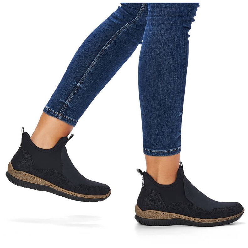 Comodi stivaletti slip-on da donna neri Rieker N3275-00 nero 1