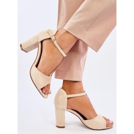 Ferdi Sandali beige con tacco alto e decorazione oro 1