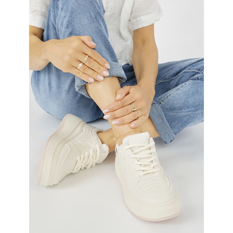 Sneaker da donna color crema con suola spessa beige 2