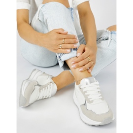 Scarpe sportive da donna bianche con suola spessa bianca 1