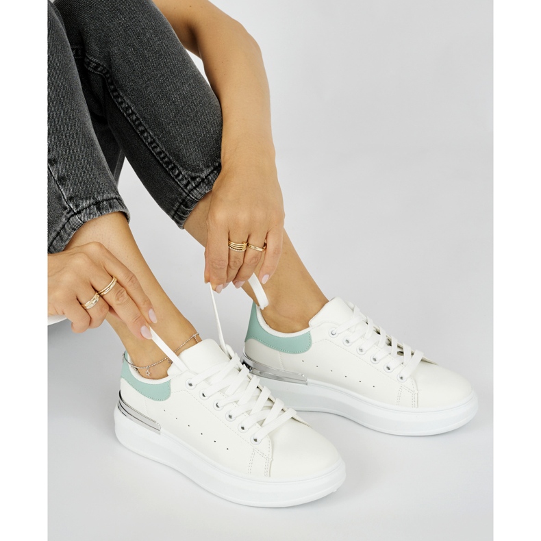 Sneakers da donna bianche con un elemento verde bianca 1