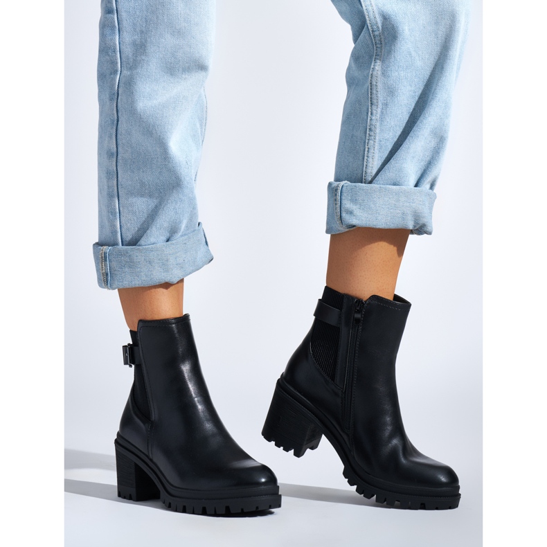 Eleganti stivaletti neri con tacco alto nero 1