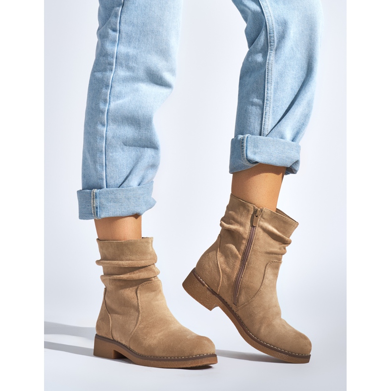 Stivaletti da donna in camoscio beige 1