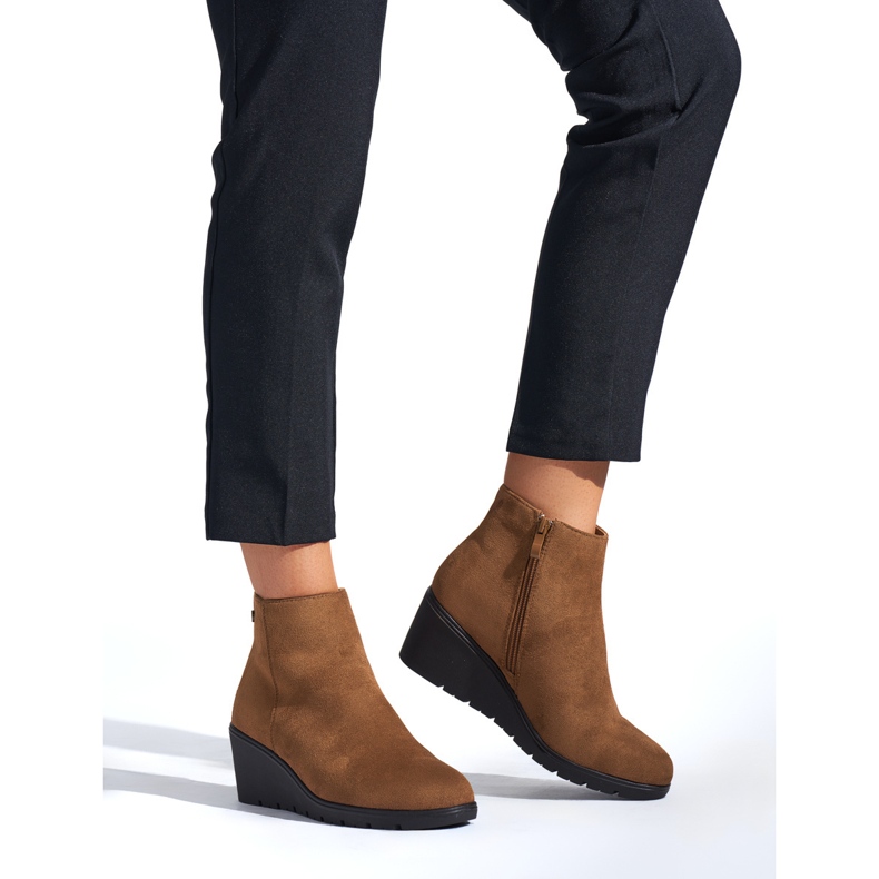 Stivali marroni con zeppa marrone 1