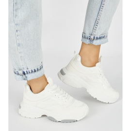 Scarpe sportive bianche con suola spessa bianca 2