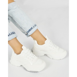 Scarpe sportive bianche con suola spessa bianca 1