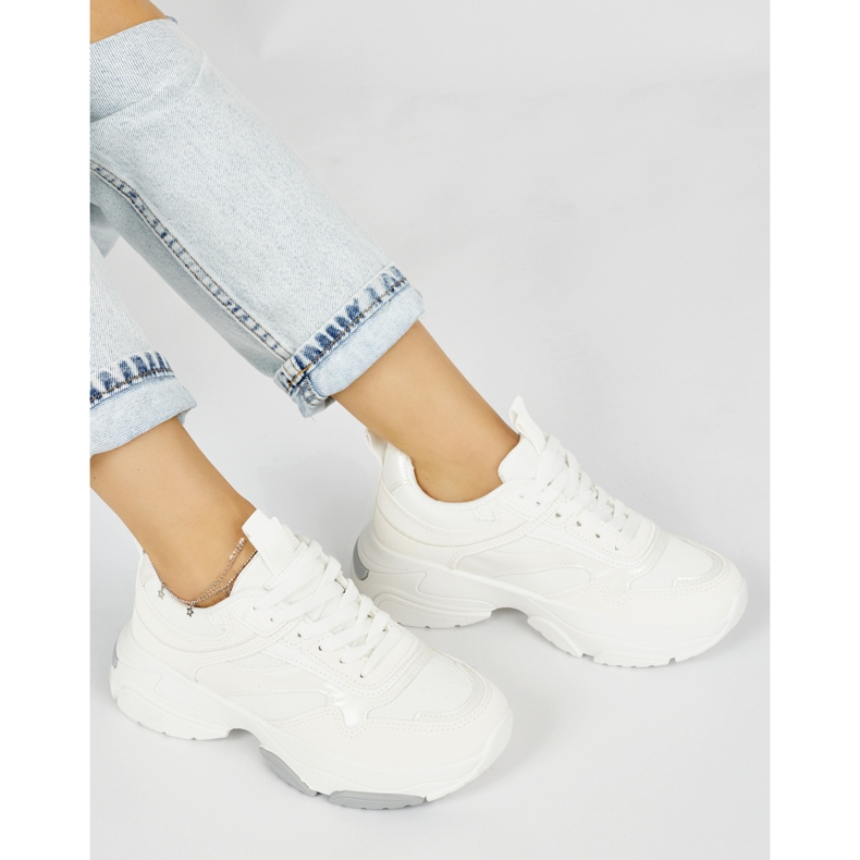 Scarpe sportive bianche con suola spessa bianco 1