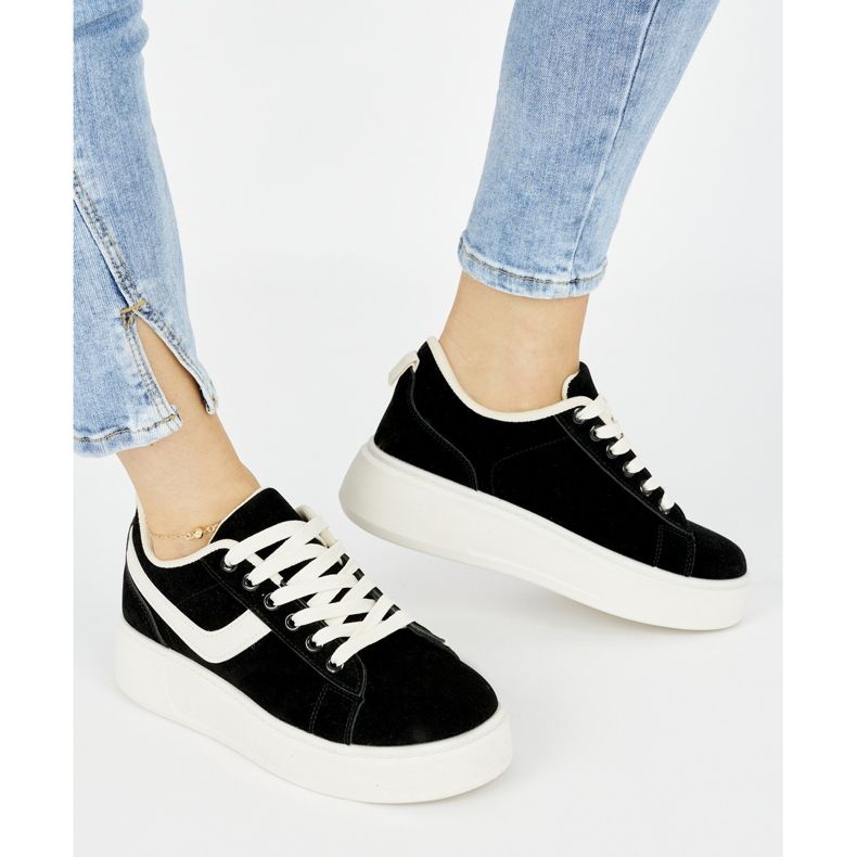 Scarpe da donna con plateau in camoscio nero 2