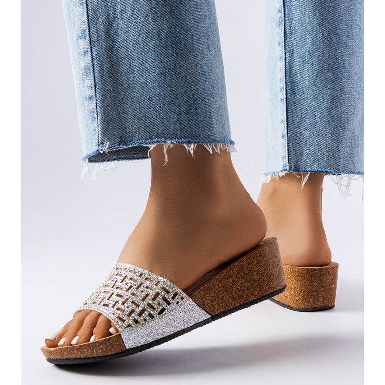 Sandali con zeppa color argento di Elitha d'argento 1