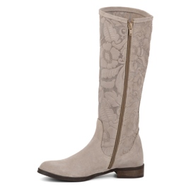 Olivier Stivali da donna Emma in camoscio beige realizzati in pelle naturale con fiori in rilievo 1