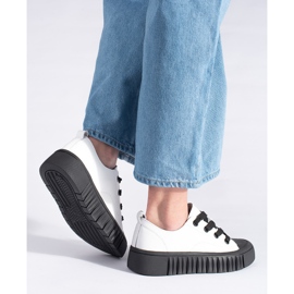 Sneakers basse bianche e nere realizzate in pelle naturale bianca 2