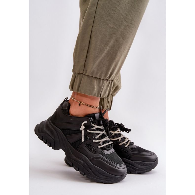 Sneakers da donna nere Relissa su una suola massiccia con allacciatura decorativa nero 2