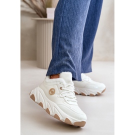 Scarpe sportive stringate isolate da donna sulla piattaforma, Verioras bianche bianco 2
