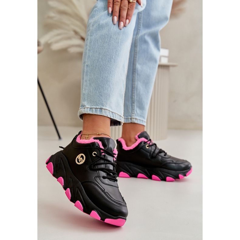 Scarpe sportive isolate da donna con lacci su piattaforma nera bianca nero 2