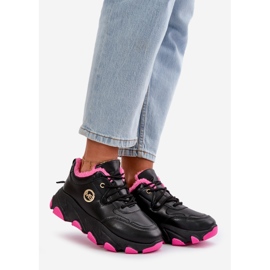 Scarpe sportive isolate da donna con lacci su piattaforma nera bianca nero 1