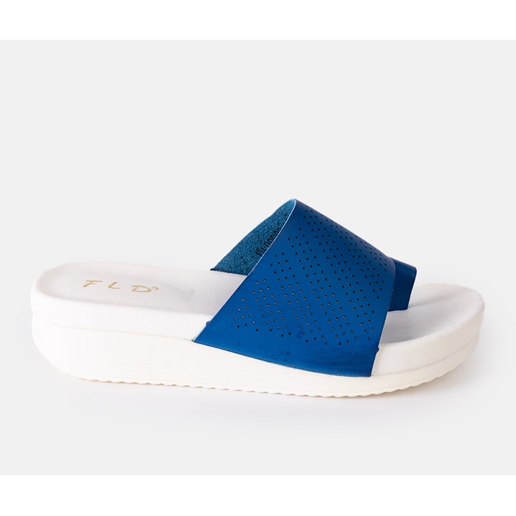 Inna Sabot Monferrato con zeppa blu navy 1