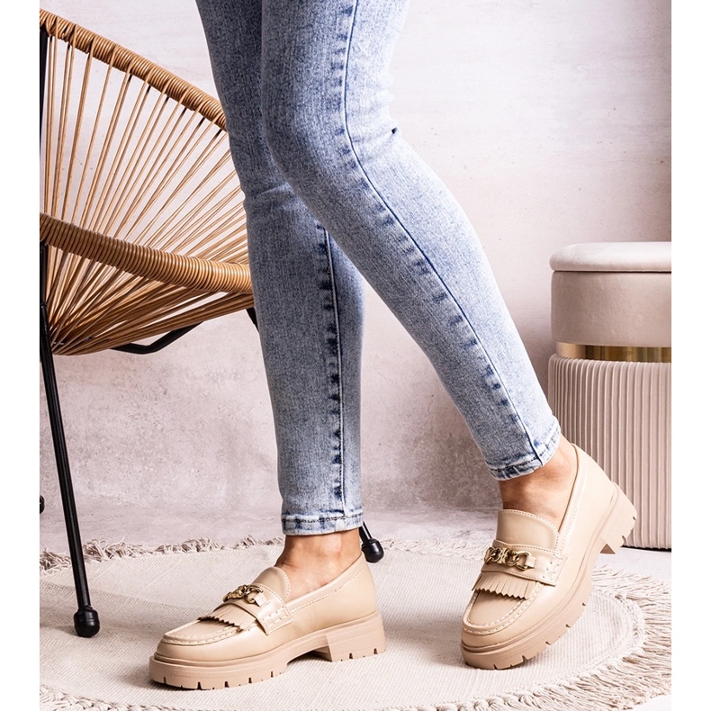 Scarpe beige con fibbia dorata di Anielania 2