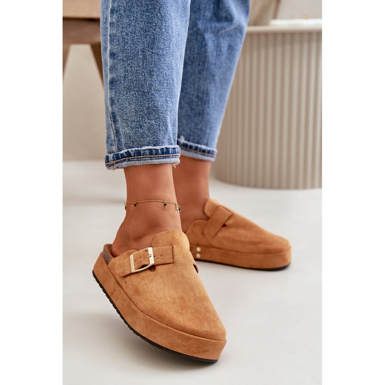 Zoccoli con plateau da donna con fibbia dorata Camel Terilaina marrone 2