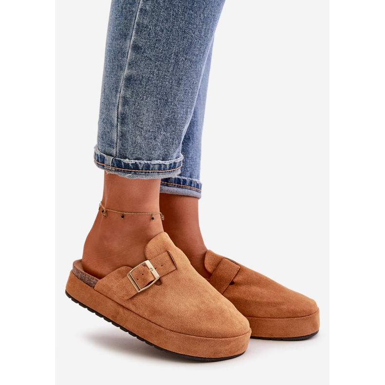 Zoccoli con plateau da donna con fibbia dorata Camel Terilaina marrone 1