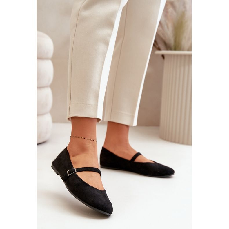 Ballerine piatte nere in eco suede con cinturino Tirilina nero 2