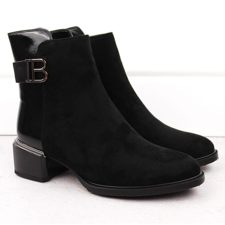 Stivaletti da donna con tacco alto in camoscio e vernice nera D&amp;A S.Barski Collezione Premium MR880-040 nero 2