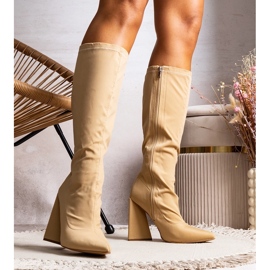 Stivali beige con tacco alto di Nerina 1