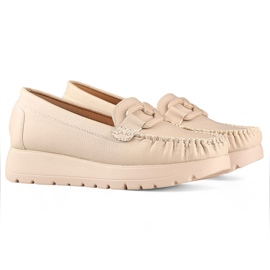 Mocassini da donna beige realizzati in ecopelle sul plateau, sottopiede in pelle 1