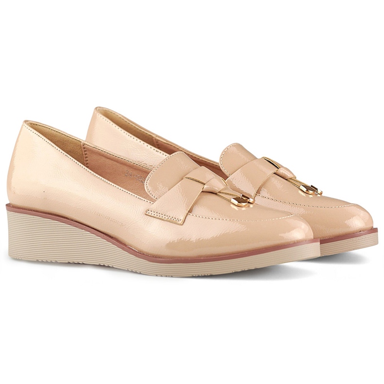 Décolleté in vernice beige con zeppa bassa 1