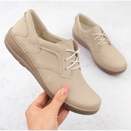 Comode scarpe da donna in pelle beige Helios 715 1