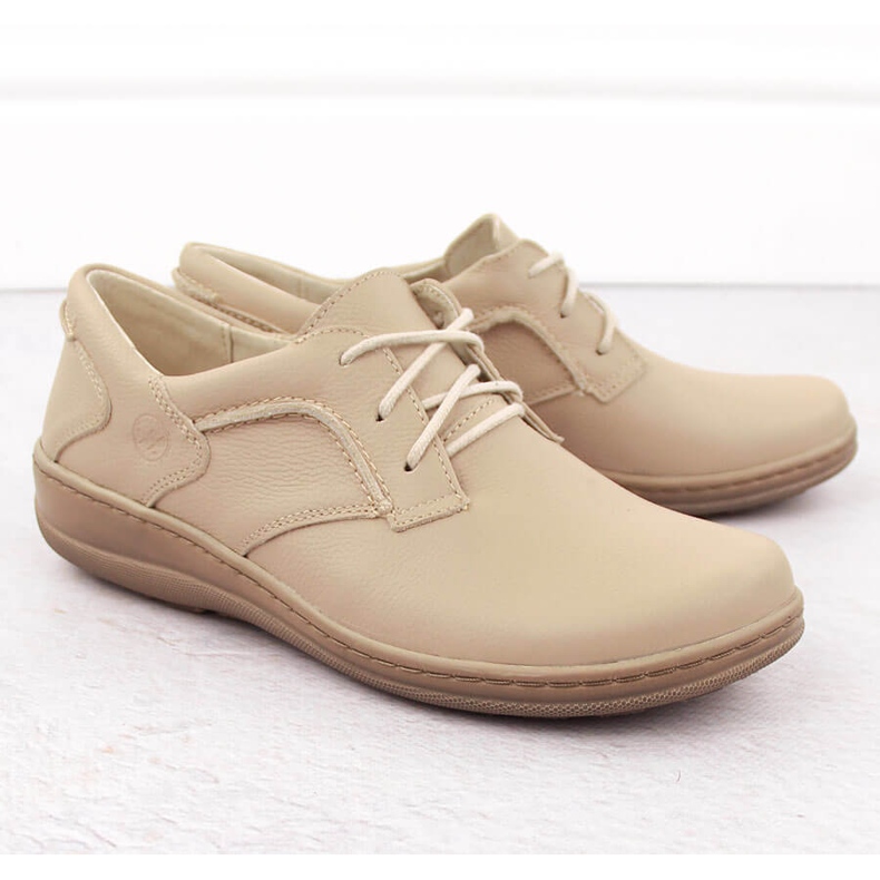 Comode scarpe da donna in pelle beige Helios 715 2