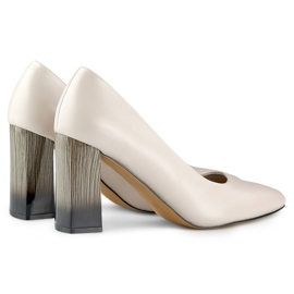 Décolleté beige con tacco alto e soletta in pelle 1