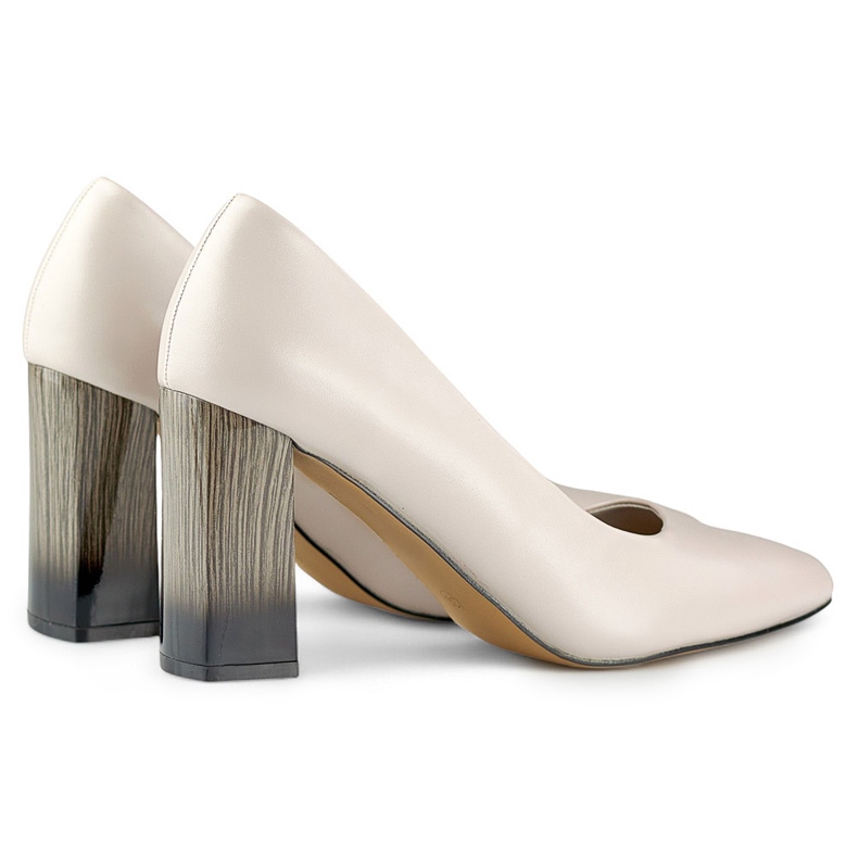 Décolleté beige con tacco alto e soletta in pelle 1