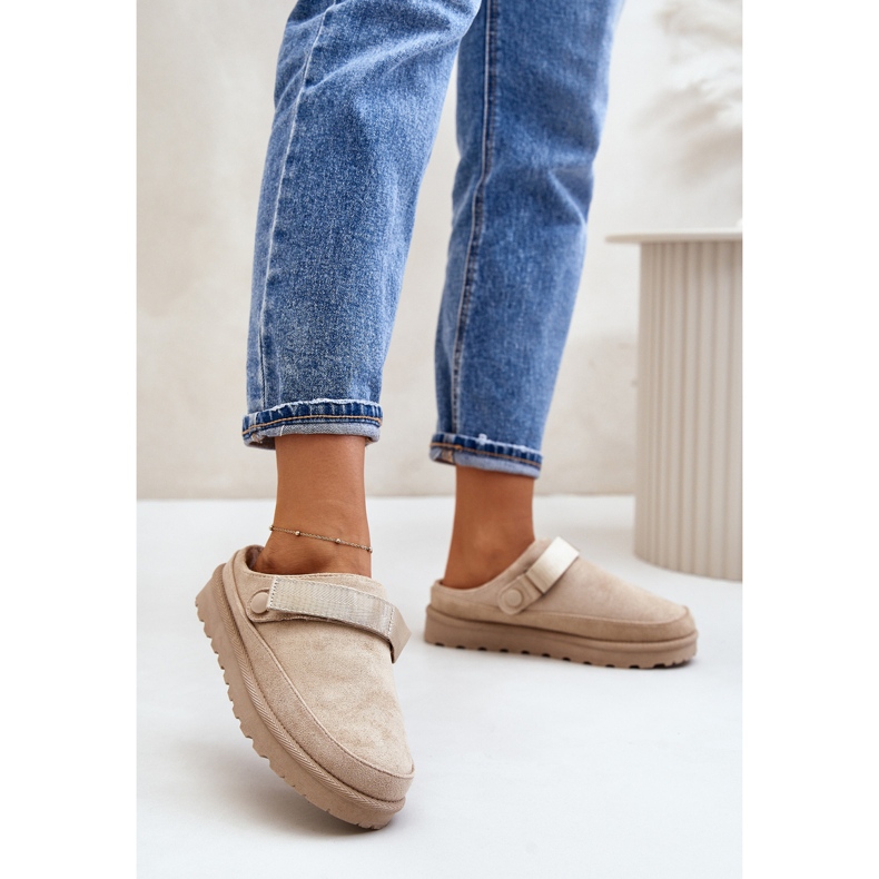 Infradito da donna beige con fodera in pelliccia sulla piattaforma Azida 2