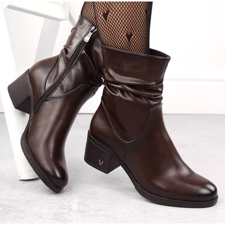 Stivali marroni da donna con tacco Vinceza 10547 marrone 1