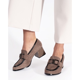 Scarpe beige in camoscio con tacco spesso 1