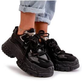 Sneaker sportive femminili su un'enorme suola nera nero 4