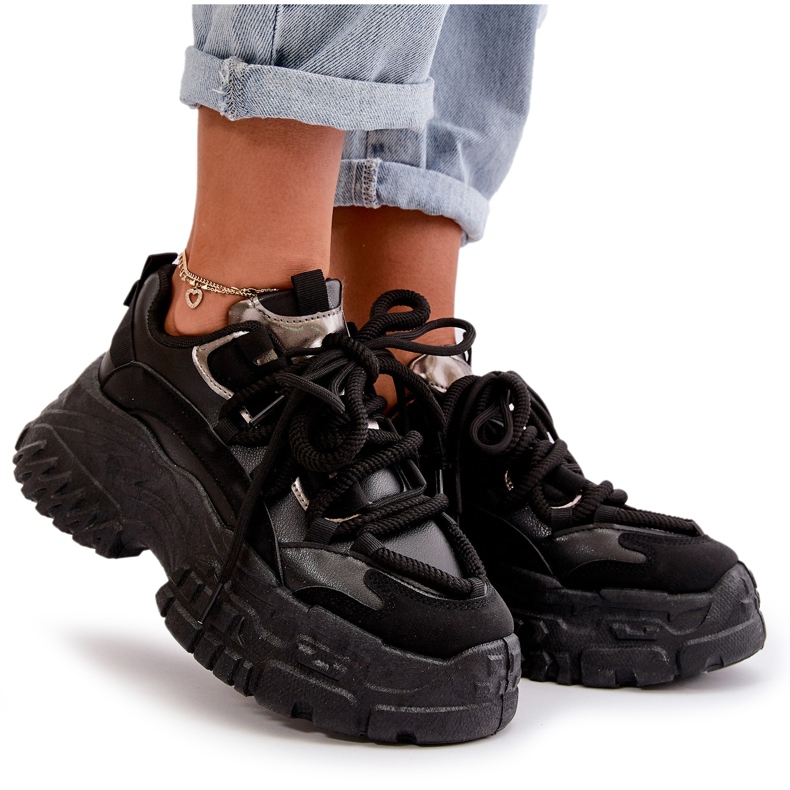 Sneaker sportive femminili su un'enorme suola nera nero 4