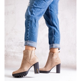 Stivaletti beige con strass di Hayet 1