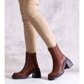 Stivaletti da donna marroni realizzati in ecopelle Ariane marrone 1