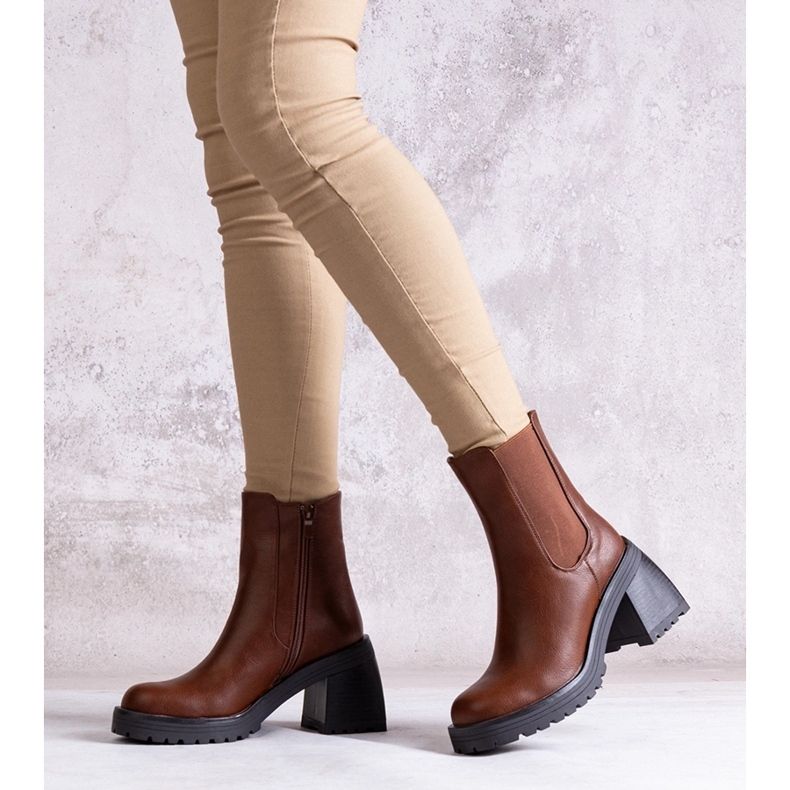Stivaletti da donna marroni realizzati in ecopelle Ariane marrone 1