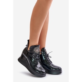 Stivali con zeppa verniciati da donna isolati Vinceza 66706 neri nero 1