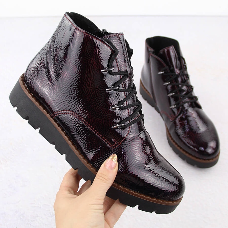Stivaletti da donna in vernice bordeaux Rieker 44902-35 rosso 1