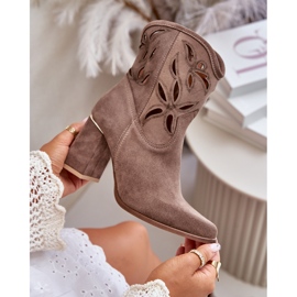Stivaletti in pelle scamosciata traforata Lewski 3629 Beige scuro 2